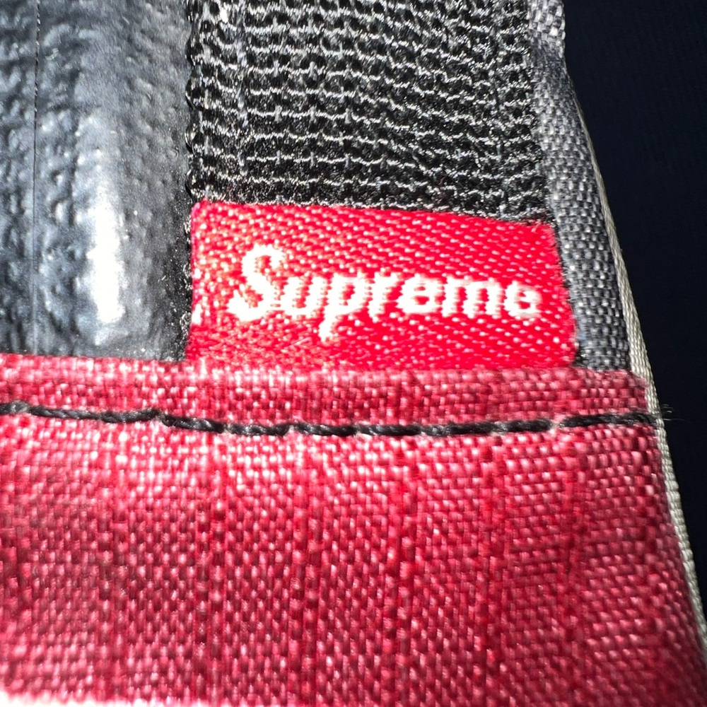 SUPREME - Picture 3 of 4